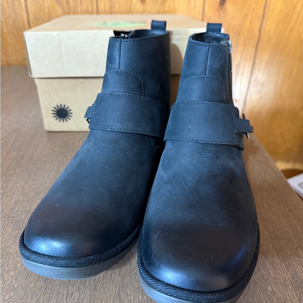 Ugg Cheyne Ankle Boots Womens Size 10 Black Leather Sheepskin Side-Zip